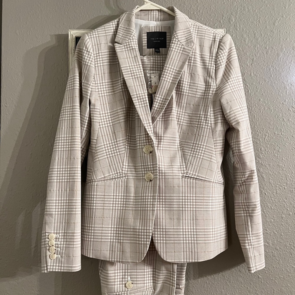 New Drew Career Blazer and Pants Suit Set